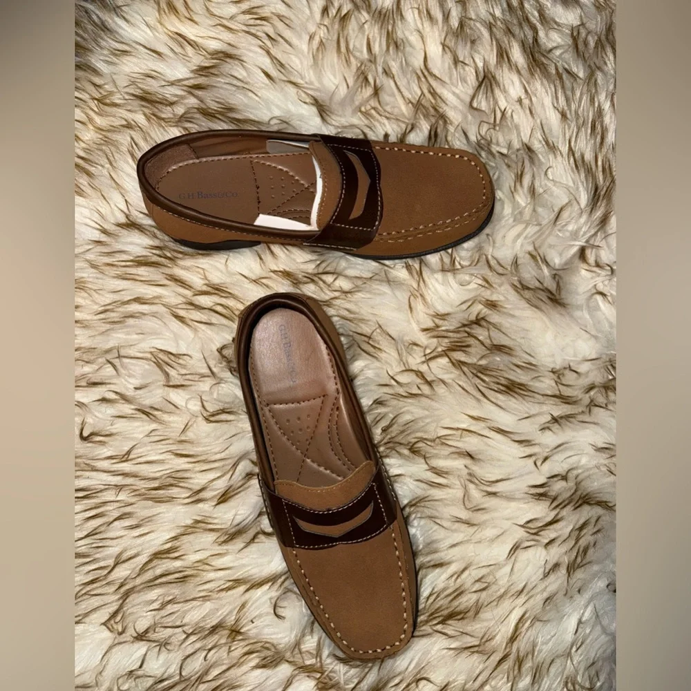 G.H. Bass & Co. Boys Tan and Brown Loafers NWOT
